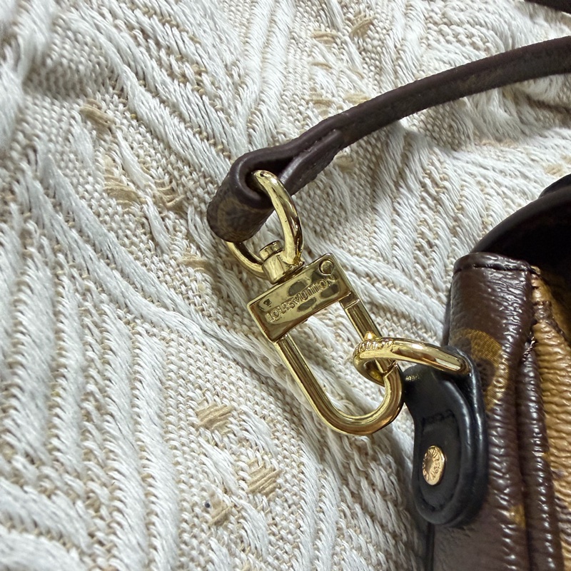 LV雙色郵差包-28