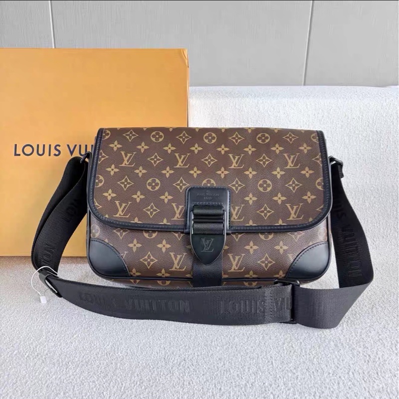 秋冬必備99🆕新款❄️Lv老花拼黑Archy系列翻蓋郵差包側背包-8