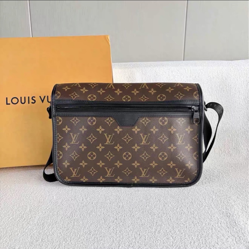 秋冬必備99🆕新款❄️Lv老花拼黑Archy系列翻蓋郵差包側背包-9