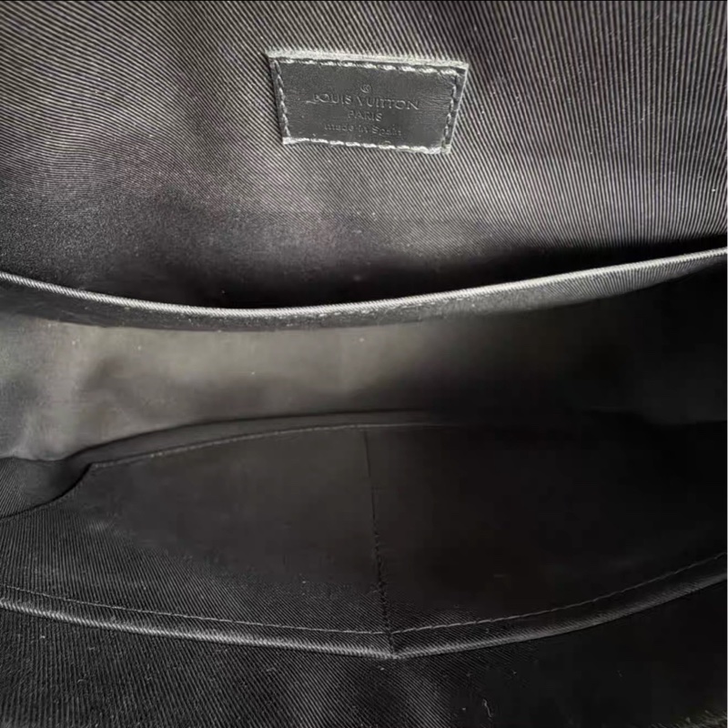 秋冬必備99🆕新款❄️Lv老花拼黑Archy系列翻蓋郵差包側背包-13