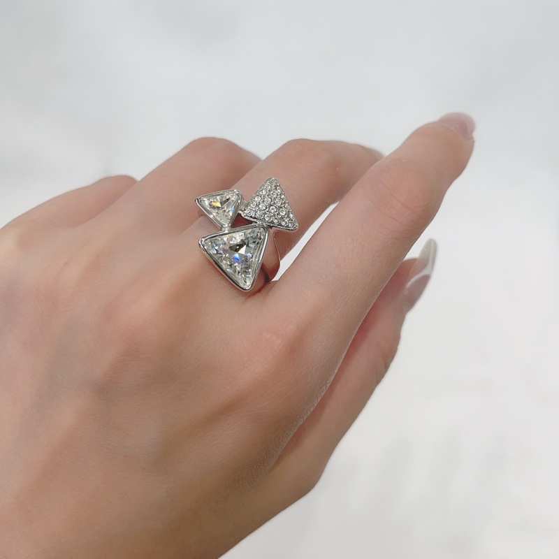 Swarovski 三角形水晶戒指 X995-0