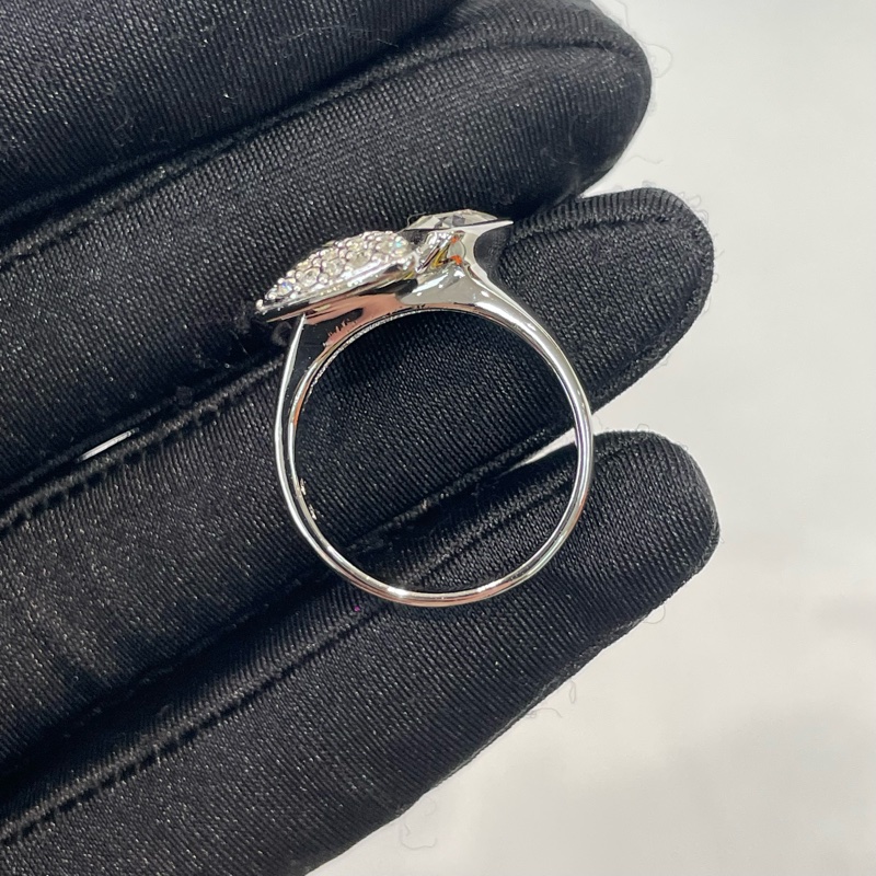 Swarovski 三角形水晶戒指 X995-8