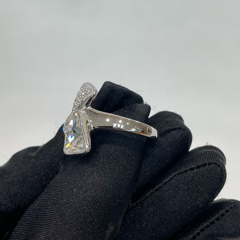 Swarovski 三角形水晶戒指 X995-13