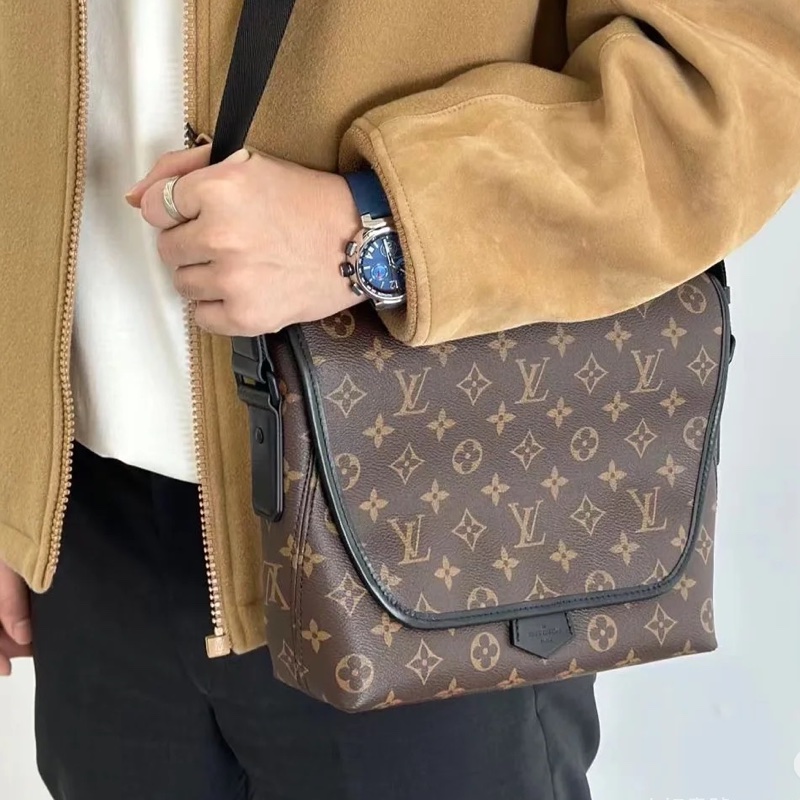 🈶購證超低價🥳Lv經典Magnetic老花郵差包斜挎包-1