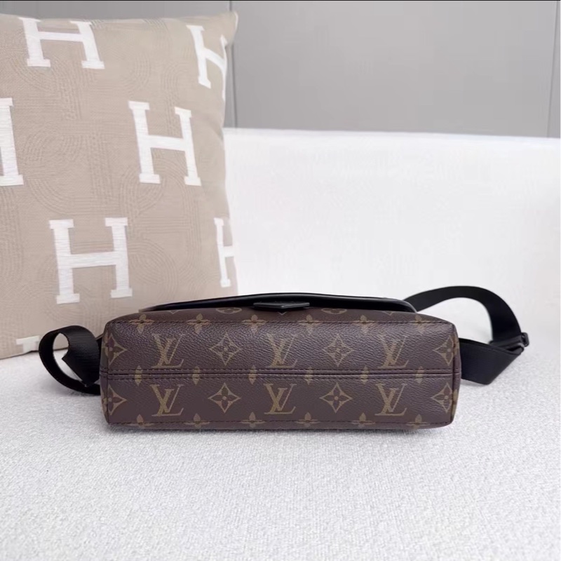 🈶購證超低價🥳Lv經典Magnetic老花郵差包斜挎包-11