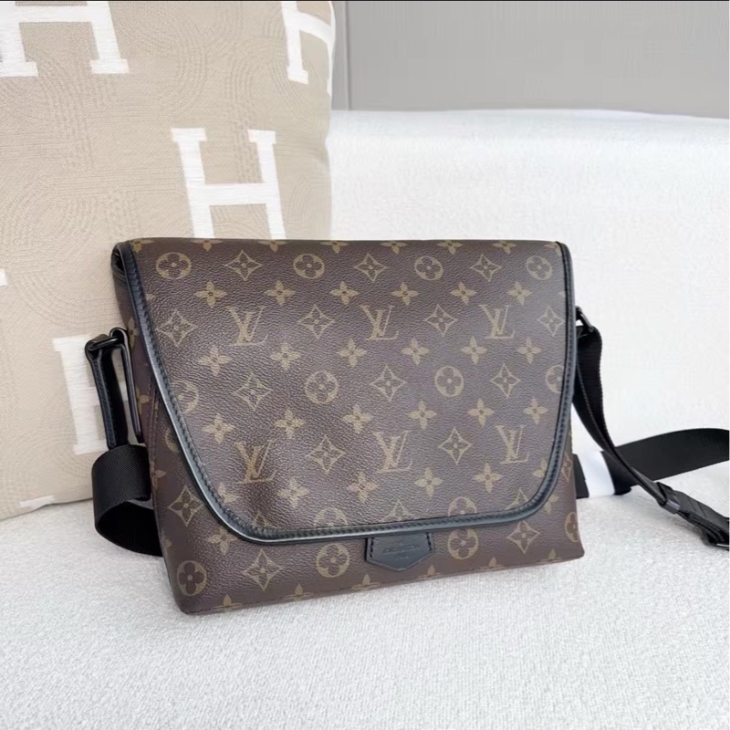 🈶購證超低價🥳Lv經典Magnetic老花郵差包斜挎包-12