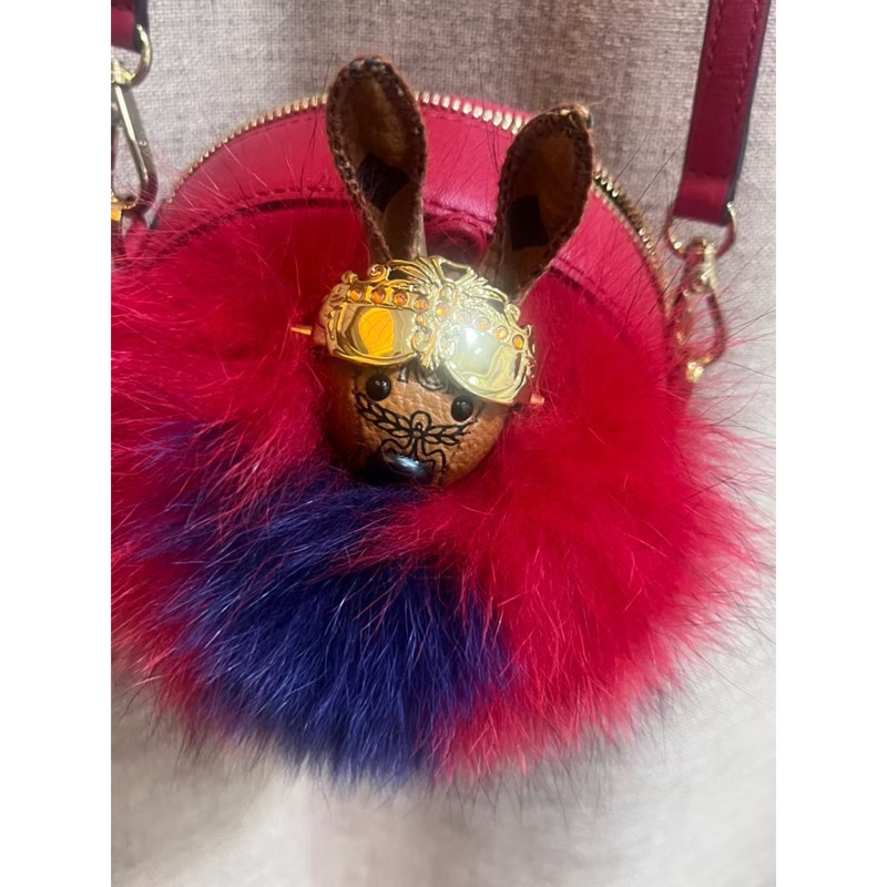 MCM包包 喜氣紅藍毛造型兔-9
