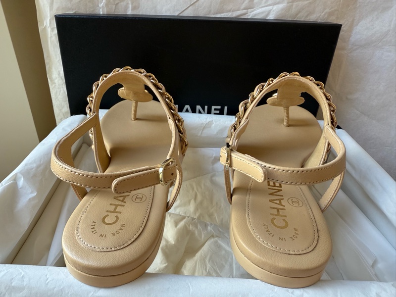 Chanel香奈兒駝色皮穿鏈金扣夾腳涼鞋-1