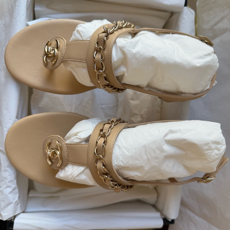 Chanel香奈兒駝色皮穿鏈金扣夾腳涼鞋-2