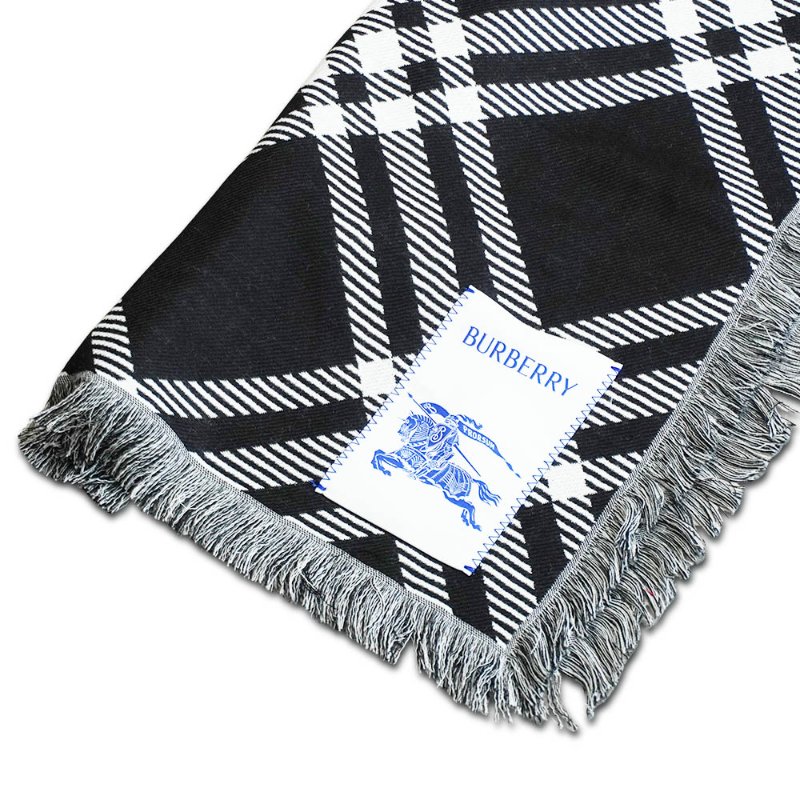 Burberry 寬版格紋羊毛絲質圍巾(8110162-黑白)-5