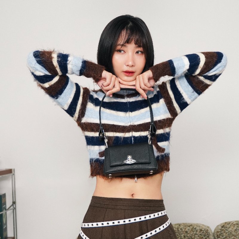 Vivienne Westwood 星球銀logo防刮皮鏈帶兩用肩背包(黑)-0