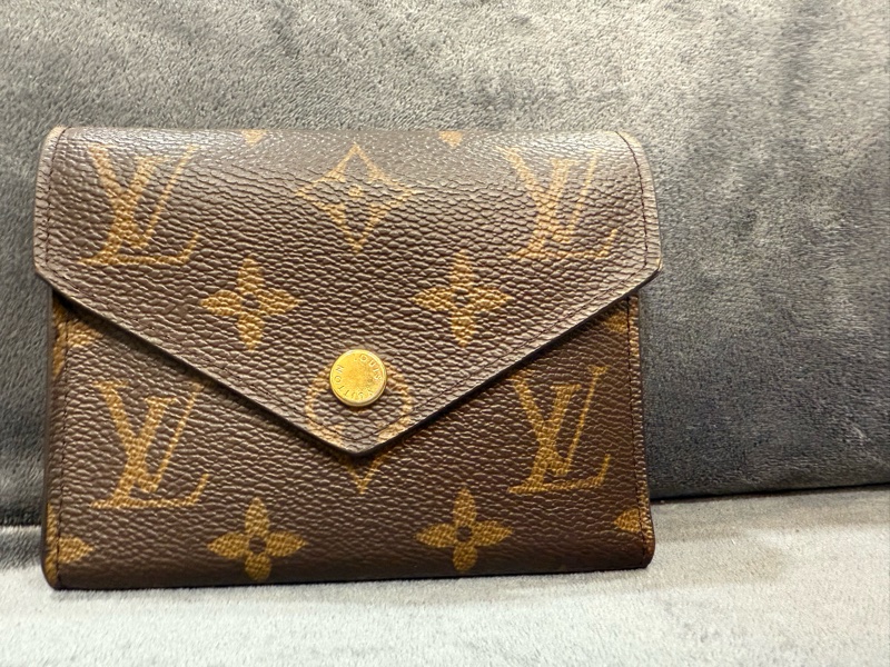 Louis Vuitton老花信封三折短夾-0