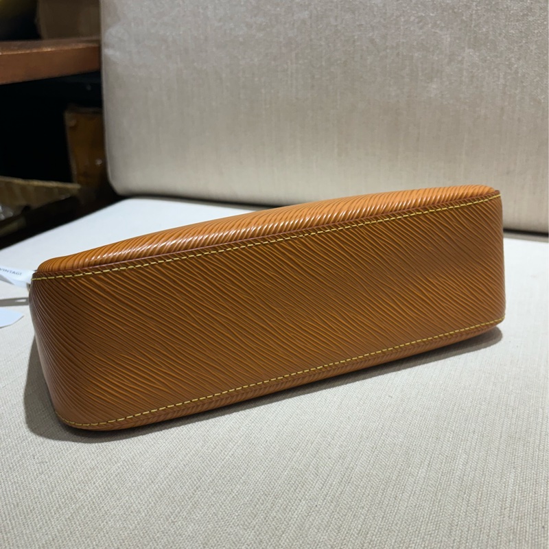 【LV】Marelle晶片款 焦糖色水波紋單肩腋下包-10