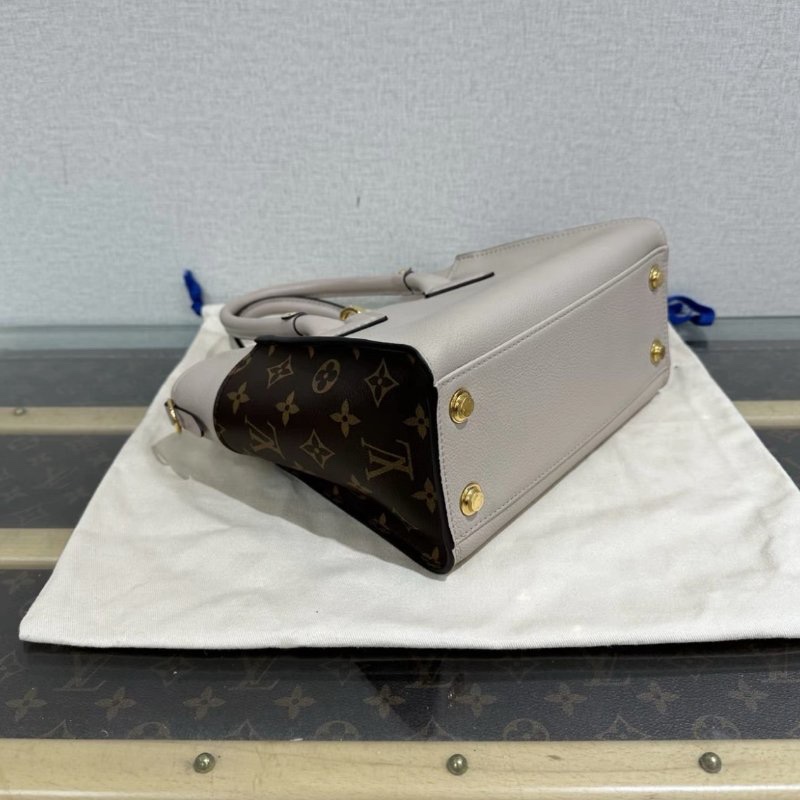 LV on my side金扣手提斜背包 25*19*12 99新配件塵袋購證-2