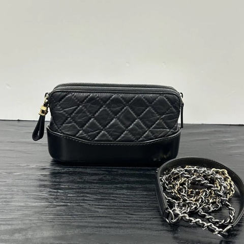 CHANEL 黑色流浪鏈條肩背斜背包mini 18.5*10*4 98新配件塵袋