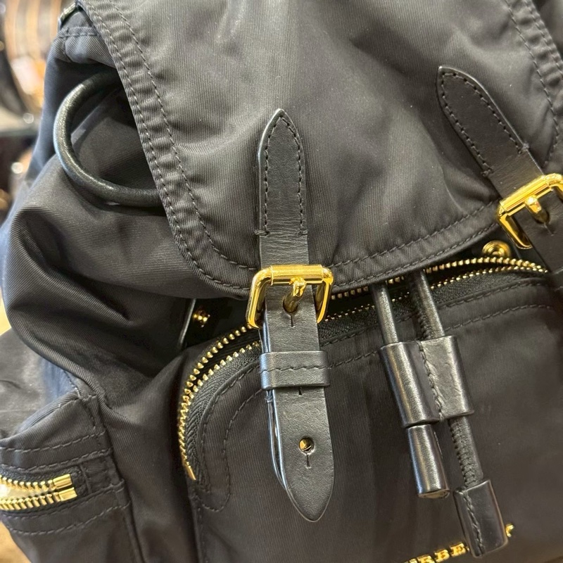 Burberry後背包黑金小號-8