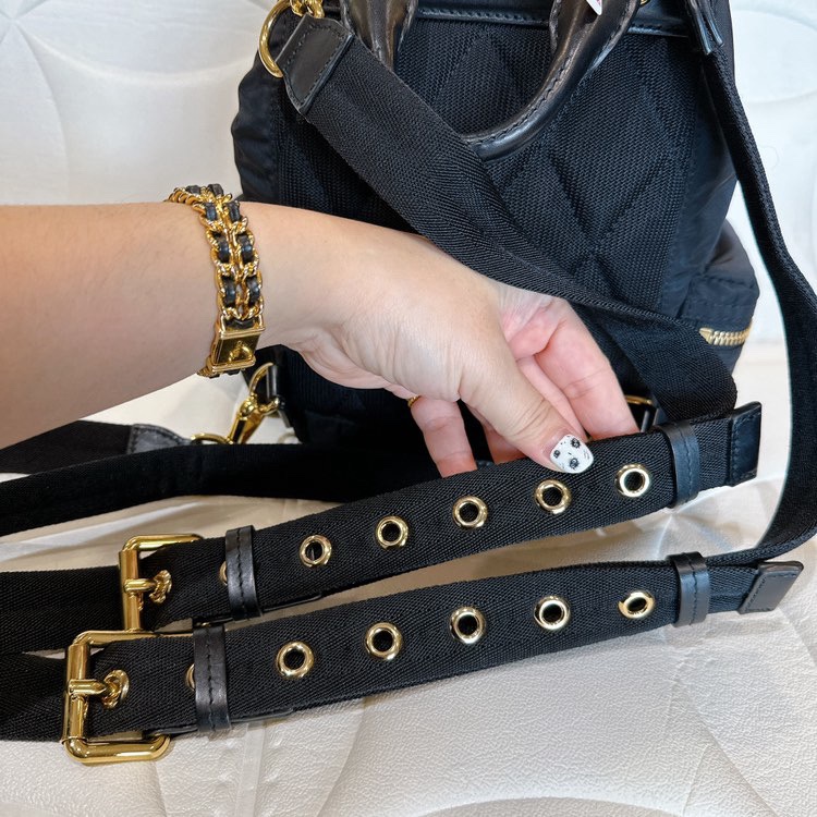 Burberry後背包黑金小號-14