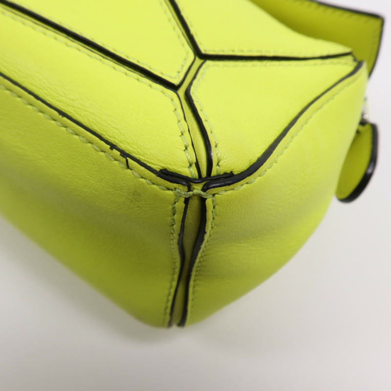 LOEWE 牛皮皮革Mini Puzzle銀扣手挽肩背兩用袋-6