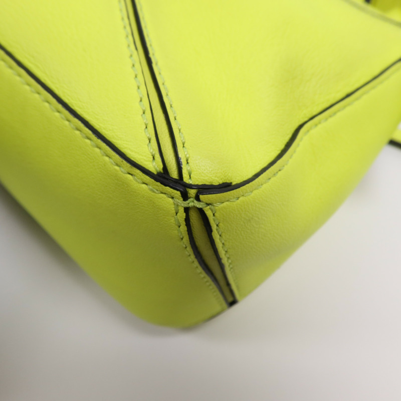 LOEWE 牛皮皮革Mini Puzzle銀扣手挽肩背兩用袋-8