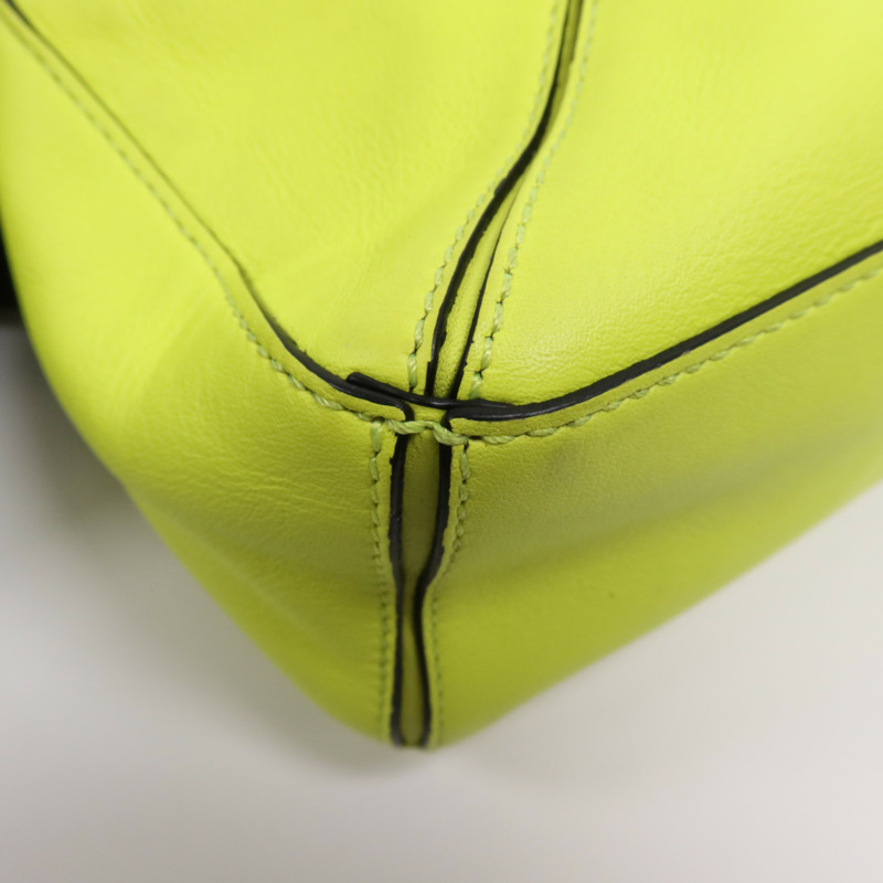 LOEWE 牛皮皮革Mini Puzzle銀扣手挽肩背兩用袋-9