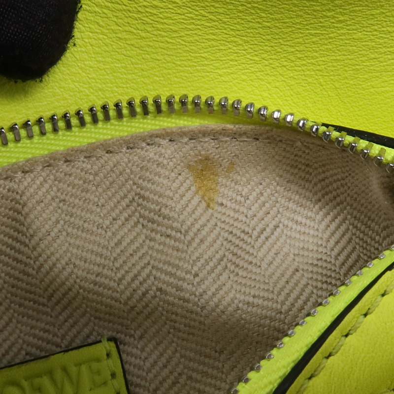 LOEWE 牛皮皮革Mini Puzzle銀扣手挽肩背兩用袋-17