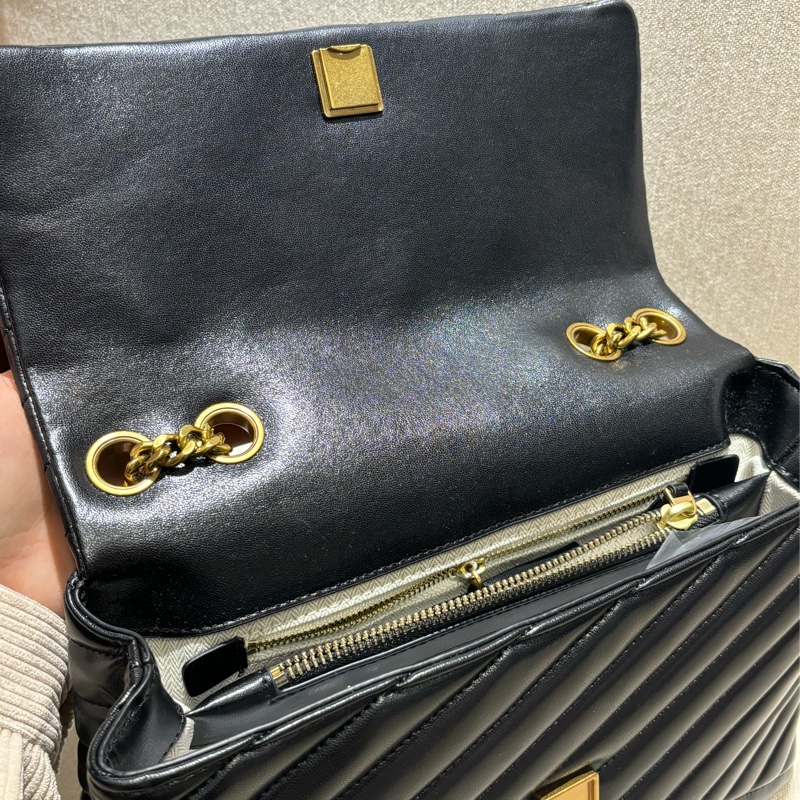 TORY BURCH Kira系列 大號 雙TLogo人字銜縫 翻蓋磁扣鏈條包單肩斜背包-18