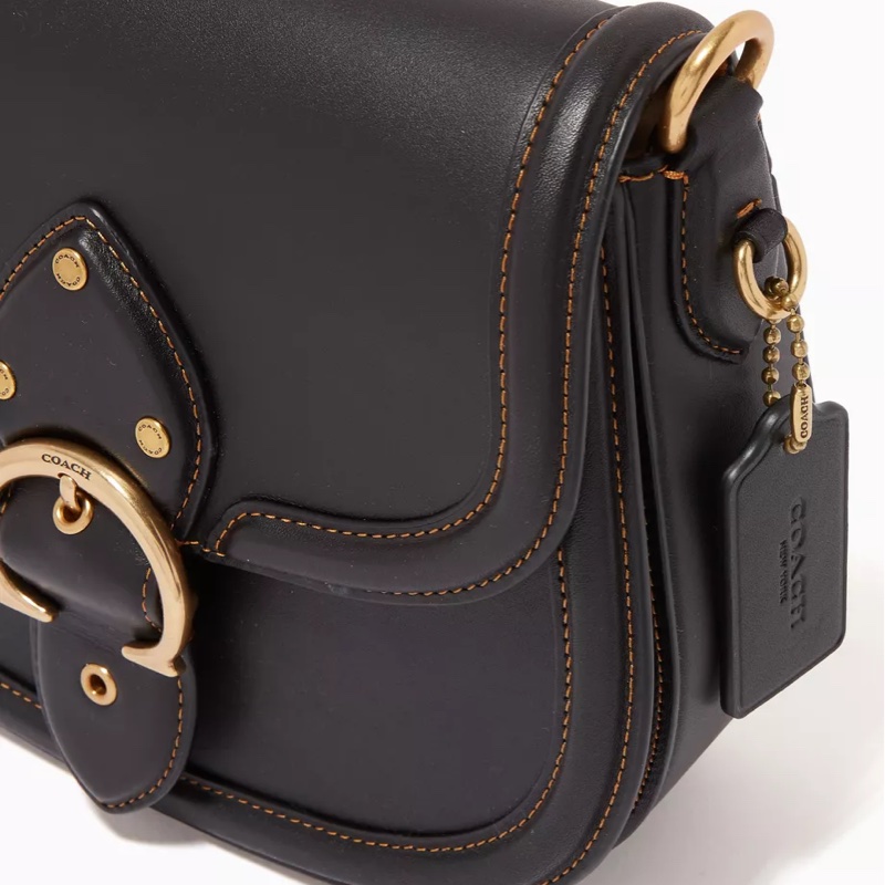 COACH BEAT SADDLE 質感素面鞣製皮革斜背馬鞍包(雙背帶款)-黑色-4