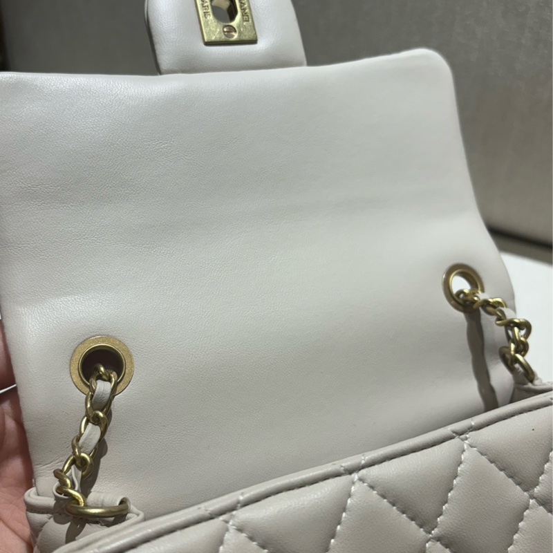 Chanel 香奈兒 淡金logo金球羊皮方胖斜背包-17cm-4