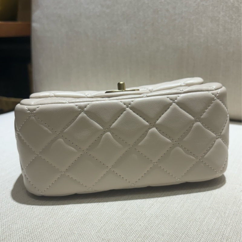 Chanel 香奈兒 淡金logo金球羊皮方胖斜背包-17cm-7