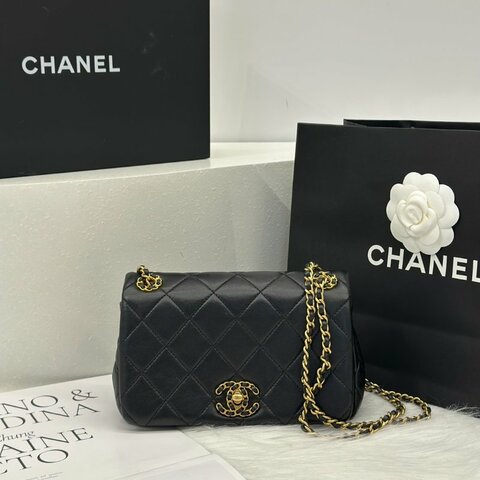 CHANEL 24P 19 菱格紋口蓋包 - 黑金