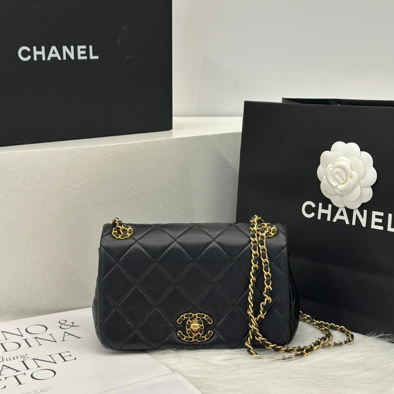 CHANEL 24P 19 菱格紋口蓋包 - 黑金-0