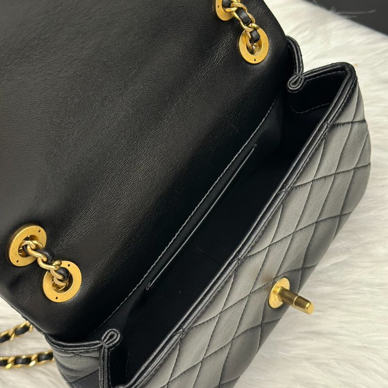 CHANEL 24P 19 菱格紋口蓋包 - 黑金-5