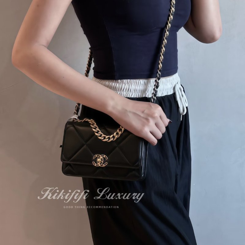 CHANEL 19 經典菱格紋雙色鍊WOC - 黑金-1