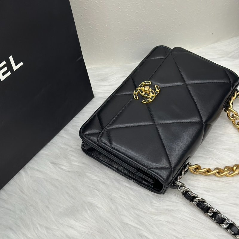 CHANEL 19 經典菱格紋雙色鍊WOC - 黑金-3