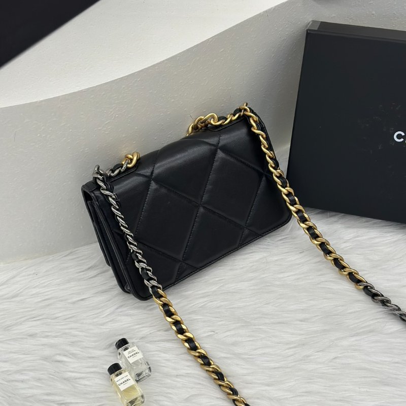 CHANEL 19 經典菱格紋雙色鍊WOC - 黑金-6
