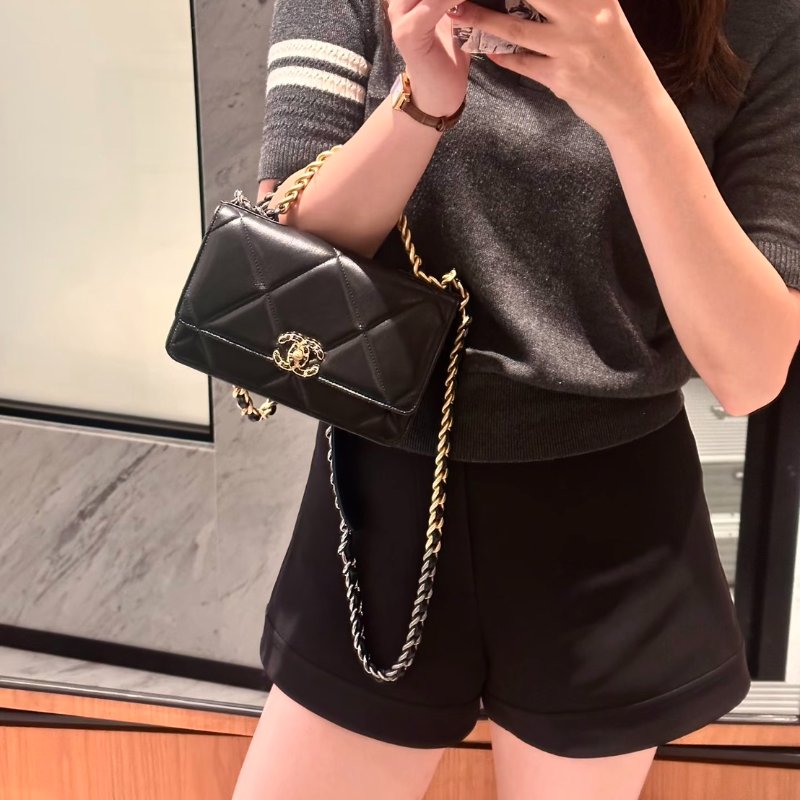 CHANEL 19 經典菱格紋雙色鍊WOC - 黑金-8