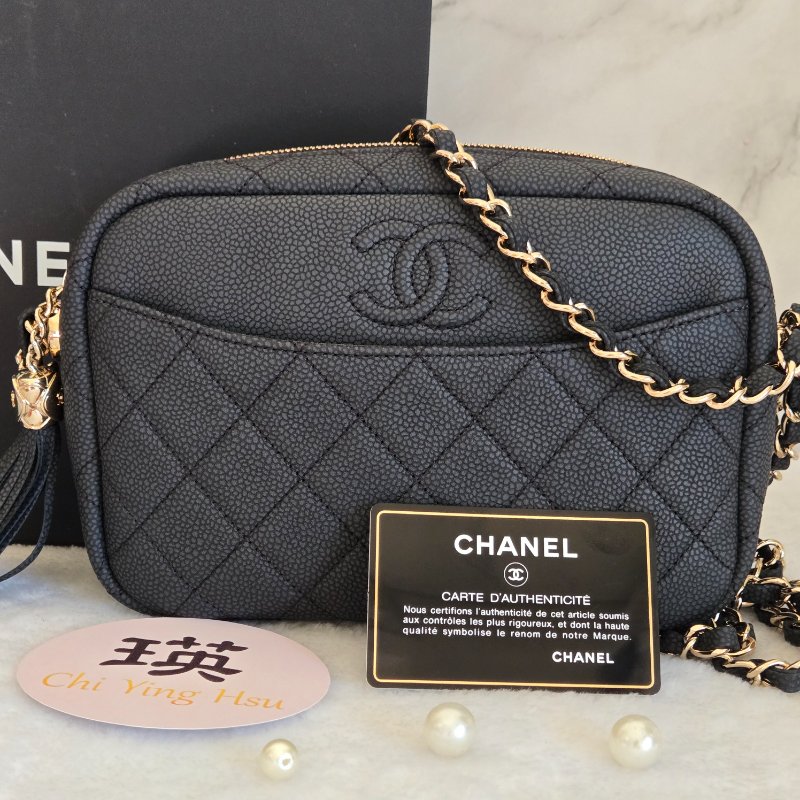 CHANEL 小牛皮及金色金屬 18B🎀現品實拍 🎀   Shoulder Bag金扣鏈帶肩背/斜背包-0