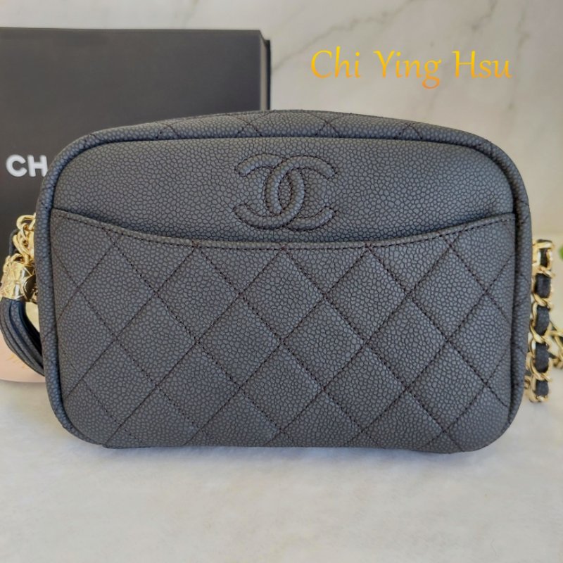 CHANEL 小牛皮及金色金屬 18B🎀現品實拍 🎀   Shoulder Bag金扣鏈帶肩背/斜背包-1