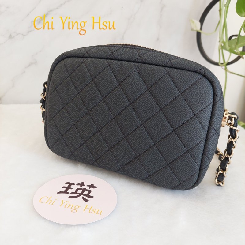 CHANEL 小牛皮及金色金屬 18B🎀現品實拍 🎀   Shoulder Bag金扣鏈帶肩背/斜背包-22