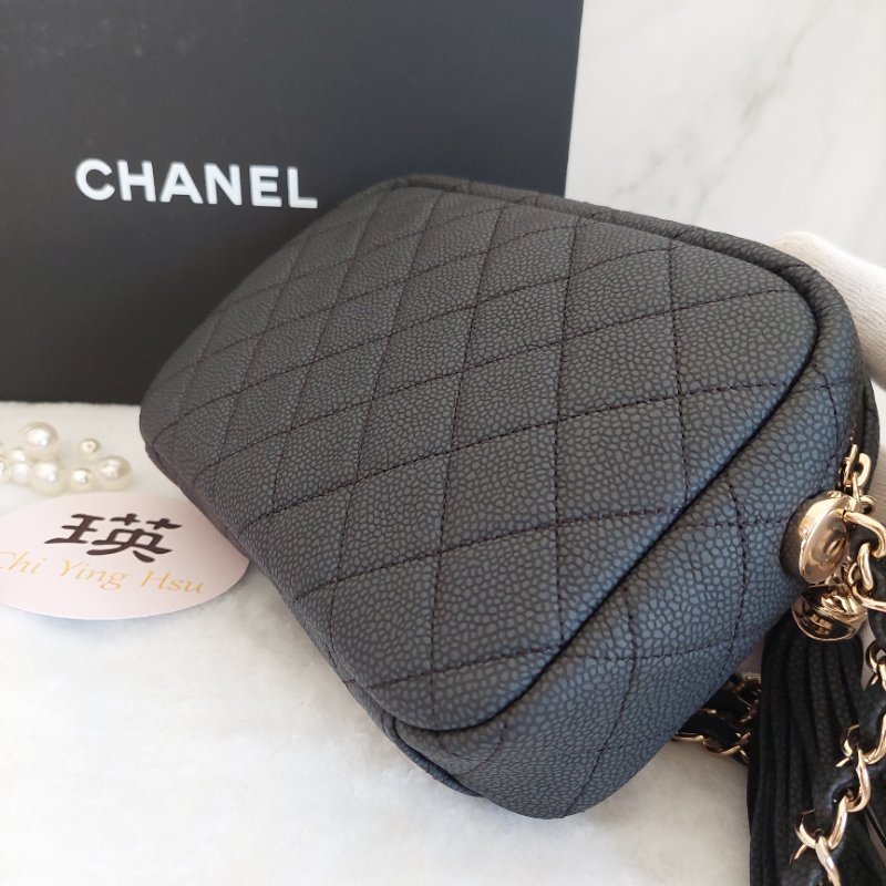 CHANEL 小牛皮及金色金屬 18B🎀現品實拍 🎀   Shoulder Bag金扣鏈帶肩背/斜背包-23