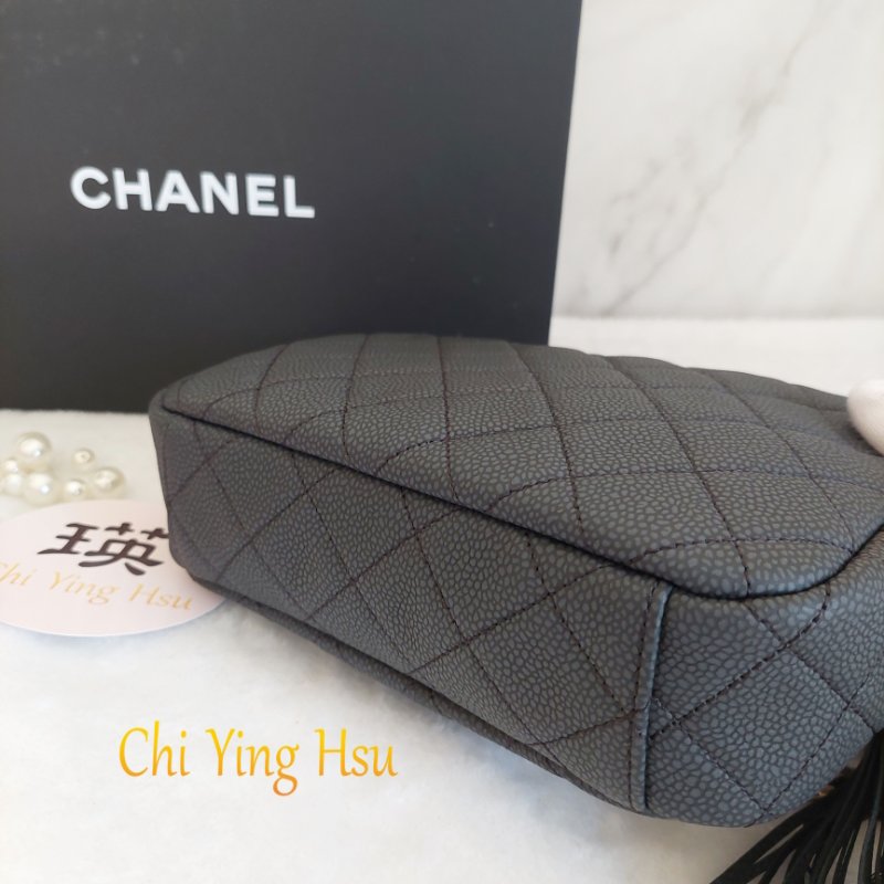 CHANEL 小牛皮及金色金屬 18B🎀現品實拍 🎀   Shoulder Bag金扣鏈帶肩背/斜背包-35