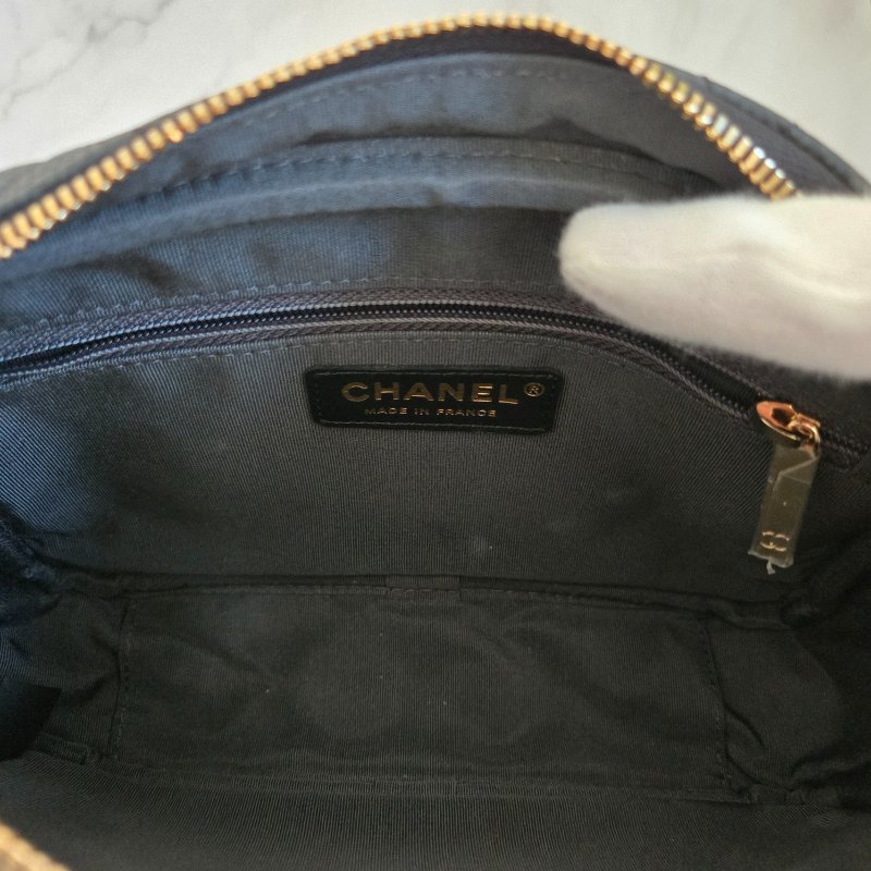CHANEL 小牛皮及金色金屬 18B🎀現品實拍 🎀   Shoulder Bag金扣鏈帶肩背/斜背包-43