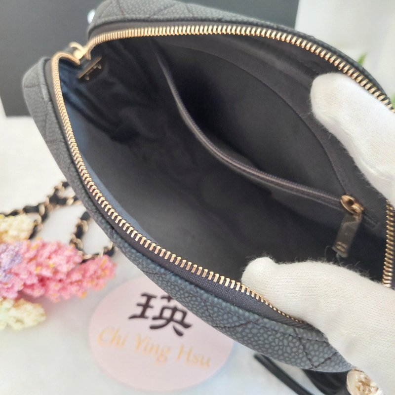 CHANEL 小牛皮及金色金屬 18B🎀現品實拍 🎀   Shoulder Bag金扣鏈帶肩背/斜背包-47