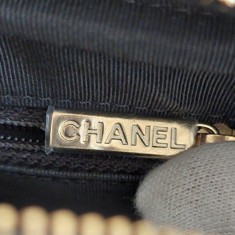 CHANEL 小牛皮及金色金屬 18B🎀現品實拍 🎀   Shoulder Bag金扣鏈帶肩背/斜背包-48