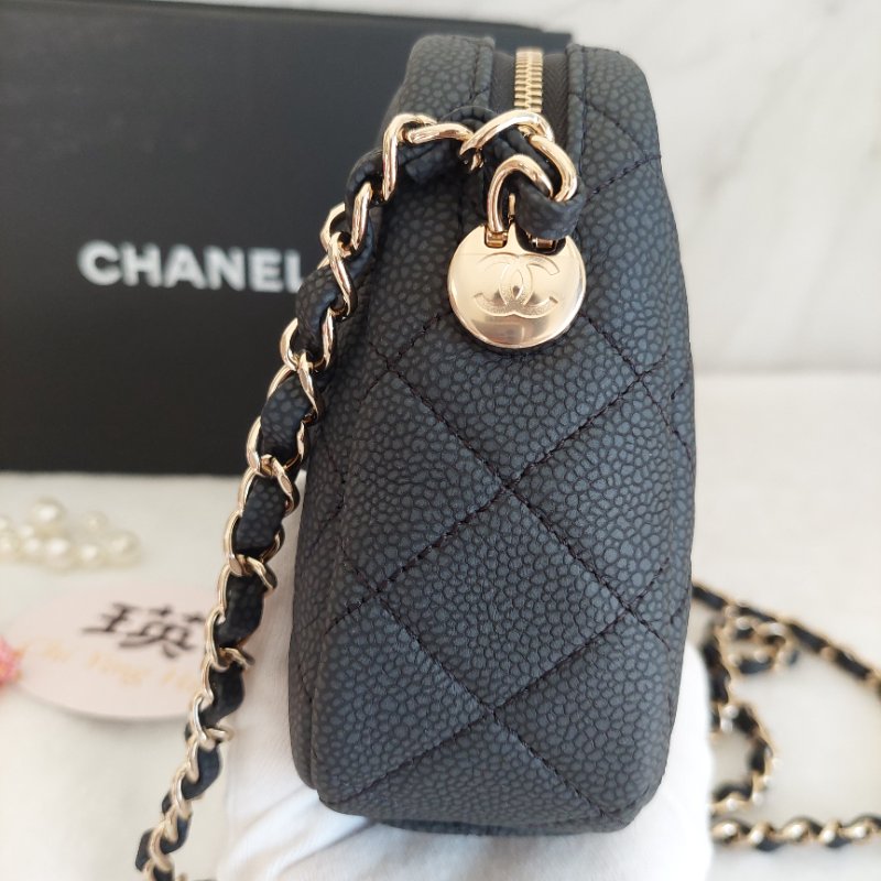 CHANEL 小牛皮及金色金屬 18B🎀現品實拍 🎀   Shoulder Bag金扣鏈帶肩背/斜背包-51
