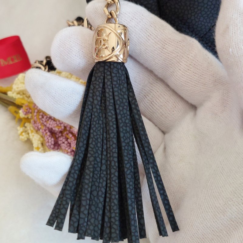 CHANEL 小牛皮及金色金屬 18B🎀現品實拍 🎀   Shoulder Bag金扣鏈帶肩背/斜背包-56