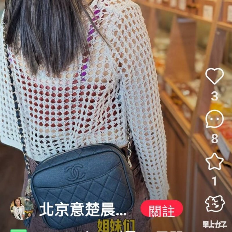 CHANEL 小牛皮及金色金屬 18B🎀現品實拍 🎀   Shoulder Bag金扣鏈帶肩背/斜背包-9