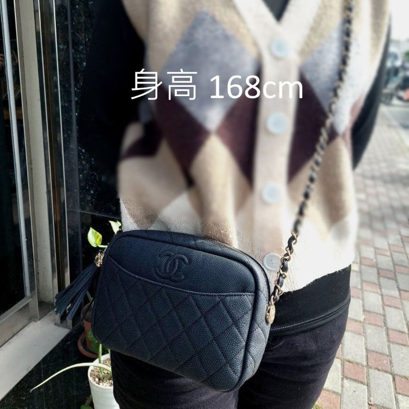 CHANEL(近新) 小牛皮及金色金屬 18B🎀現品實拍 🎀   Shoulder Bag金扣鏈帶肩背/斜背包-39