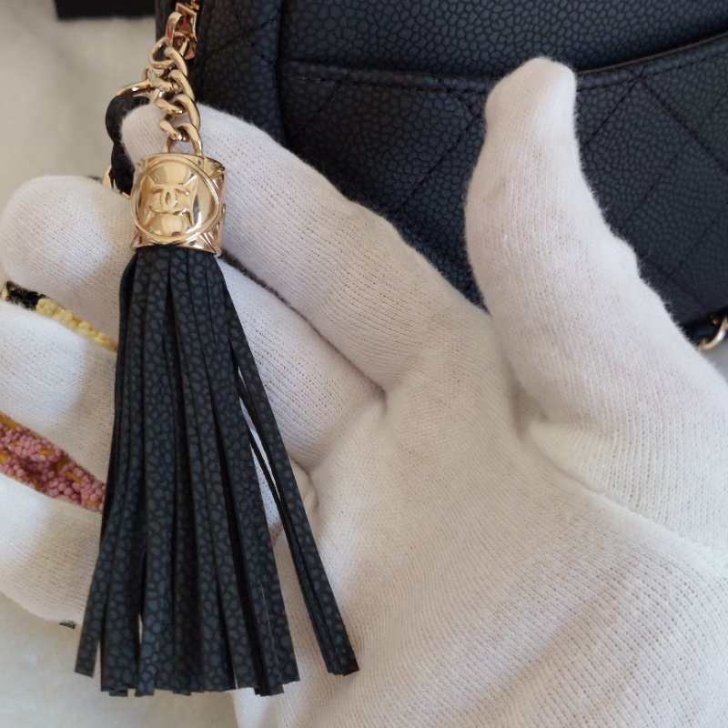 CHANEL(近新) 小牛皮及金色金屬 18B🎀現品實拍 🎀   Shoulder Bag金扣鏈帶肩背/斜背包-81