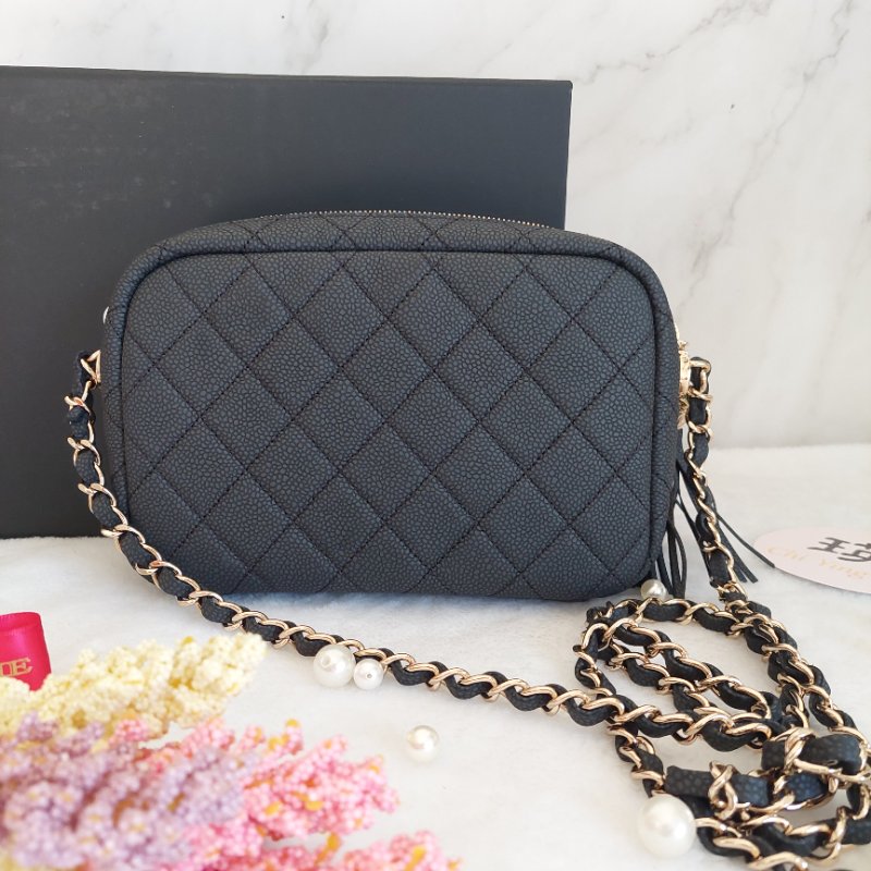 CHANEL(近新) 小牛皮及金色金屬 18B🎀現品實拍 🎀   Shoulder Bag金扣鏈帶肩背/斜背包-82